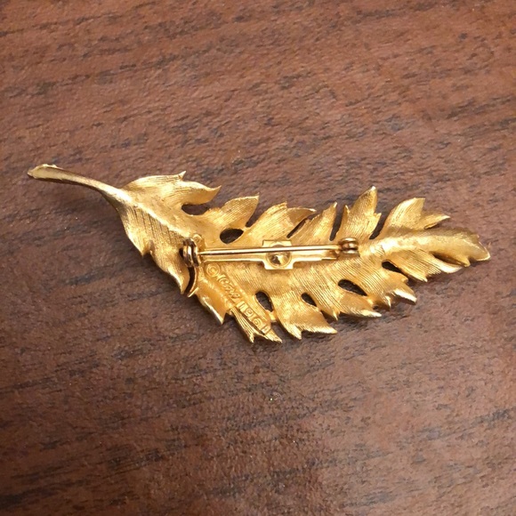 Coro Feather Brooch - Picture 2 of 4